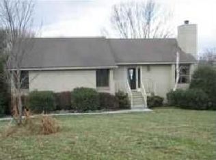 5 Sweetwood Dr, Johnson City, TN 37615