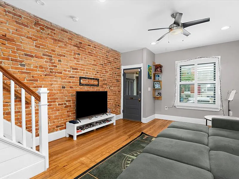 3 bed, 1599 sqft, $3,200 — Photo 2