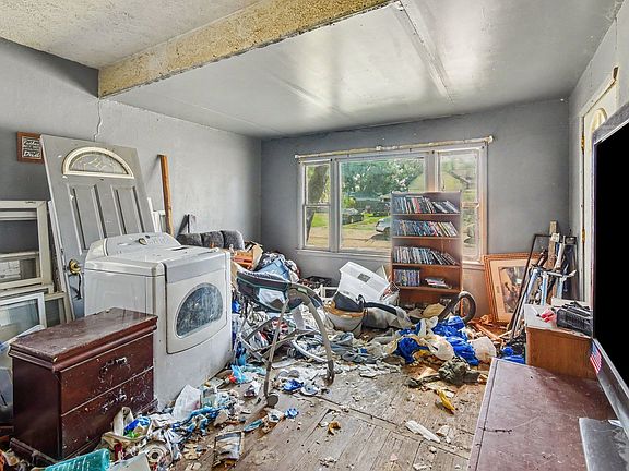 4th image of 402 S Lafayette St