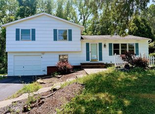 3 Peppermill Dr, Fairport, NY 14450