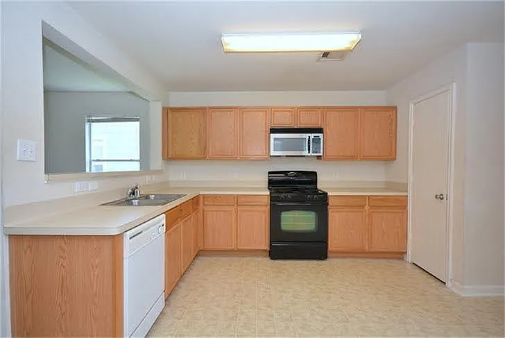 8106 Arrington Forest Ln — Photo 3