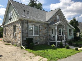 17 Arlington St, Lowell, MA 01854