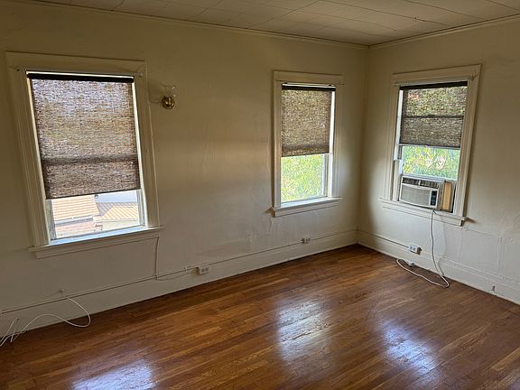 2nd image of 1224 Waterloo St #1224