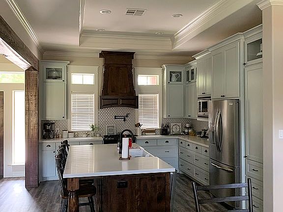 3rd image of 164 Woodshire Ln