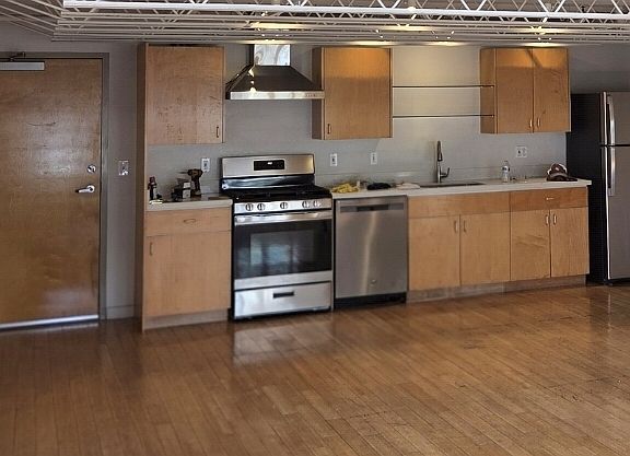 3rd image of 6037 Christie Ave