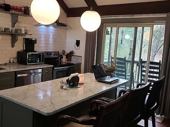 Kitchen / Bar