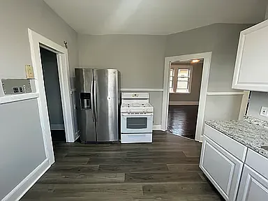 3 bed, 1000 sqft, $2,099 — Photo 2