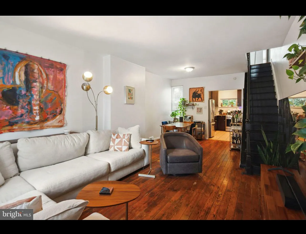 3 bed, 1028 sqft, $2,150 — Photo 3