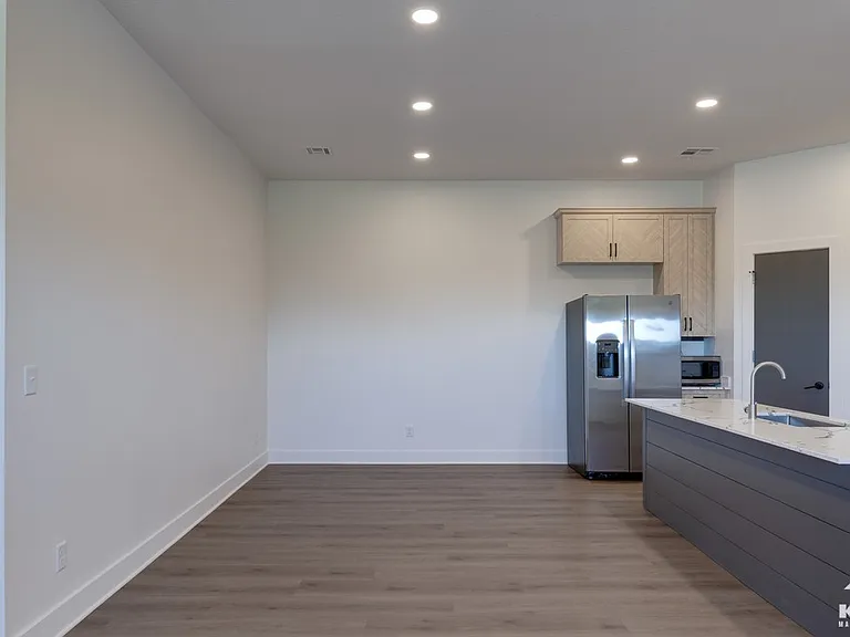 2336 N Stonecress St — Photo 4