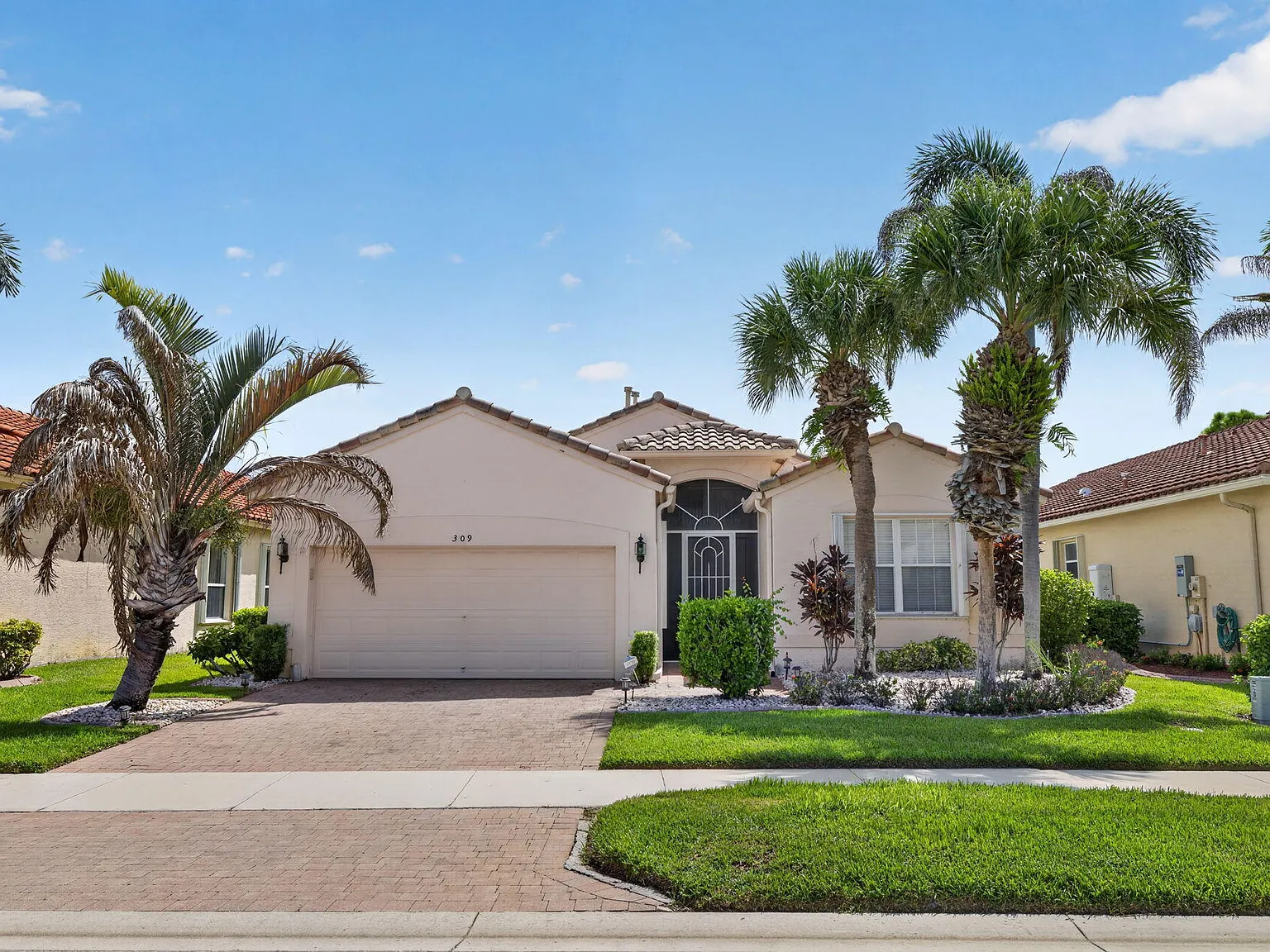 3 bed, 2.0 bath, 1719 sqft, $3,000 — Photo 1