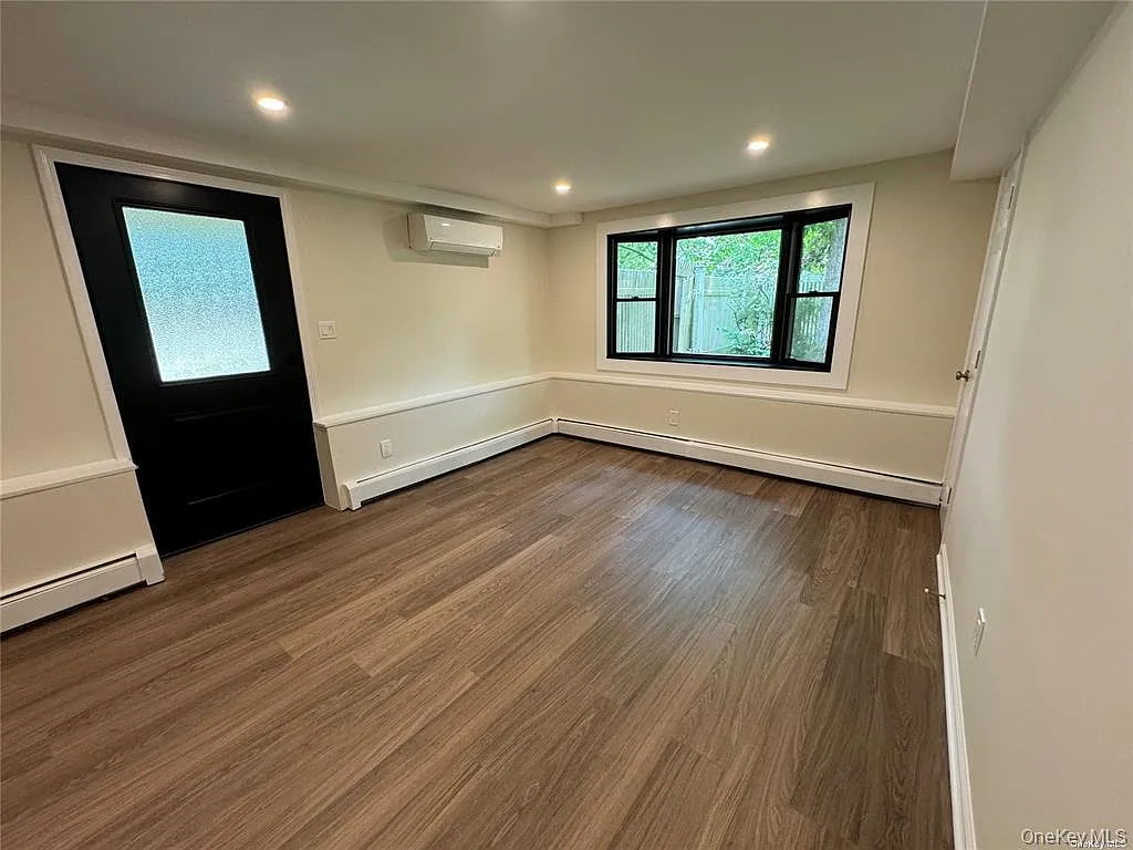2 bed, 1.0 bath, 920 sqft, $2,600 — Photo 2