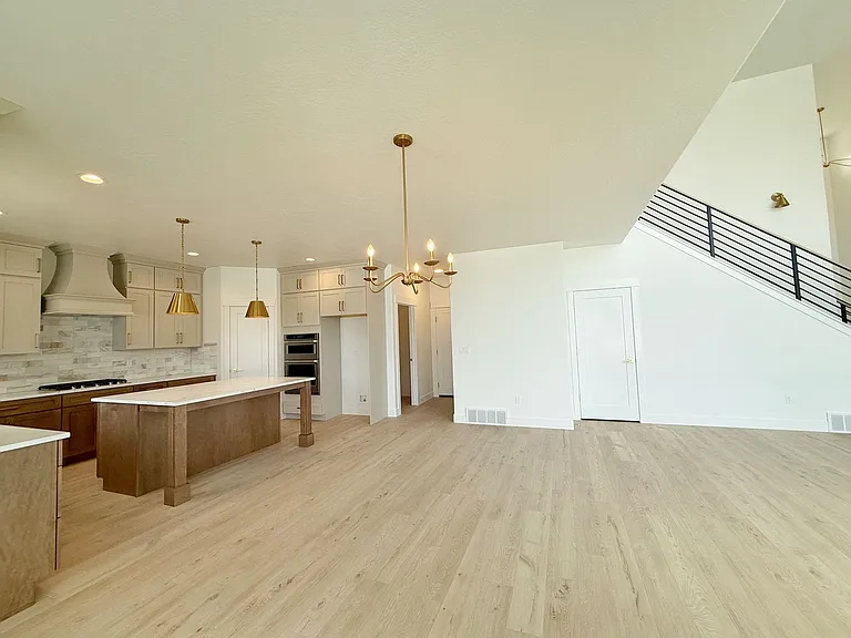 1426 N Osprey Way — Photo 4