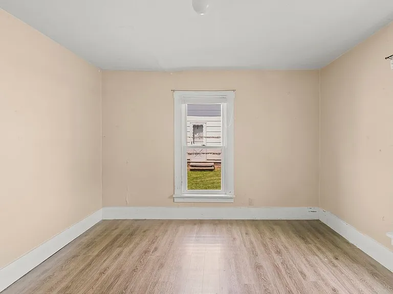 1421 Tremont St — Photo 5