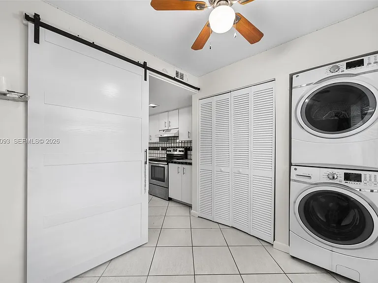 4241 SW 71st Way #4241 — Photo 9