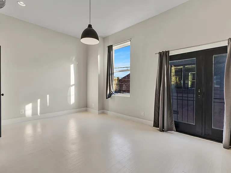 1319 W Fayette St — Photo 10