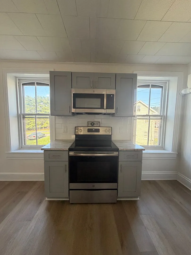 13 Manor Avenue — Photo 3