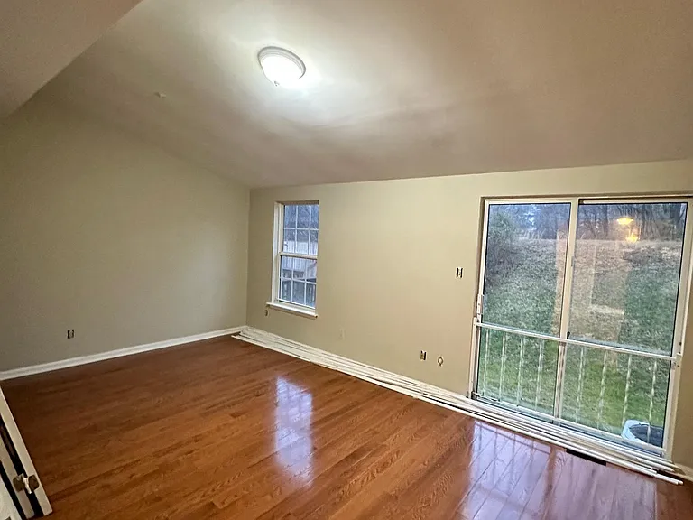 211 Glen View Ter — Photo 6