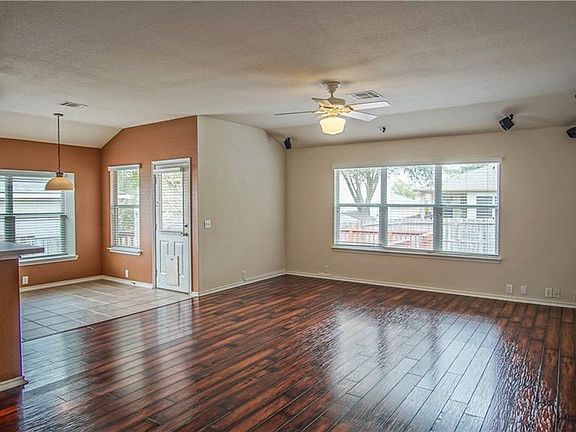 4th image of 15810 Hastings Park