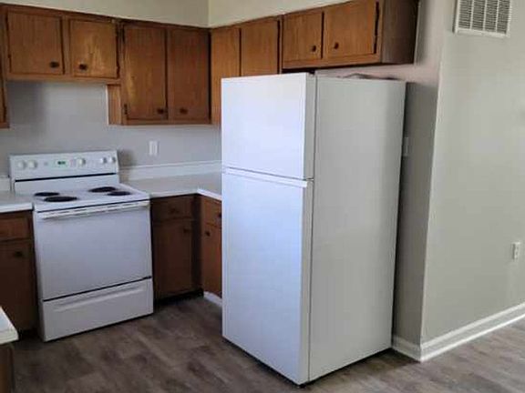 5th image of 117 Spring Circle Dr #4