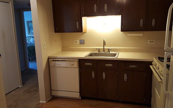 4th image of 720 Wellington Ave Unit 108