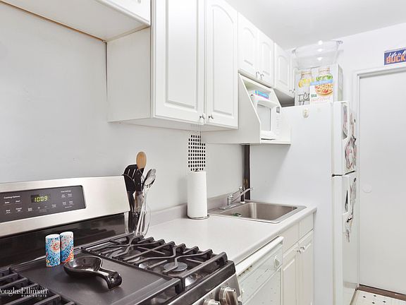 3rd image of 240 E 35th St APT 4H