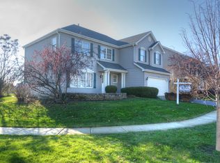 39W081 Shannon Sq, Geneva, IL 60134