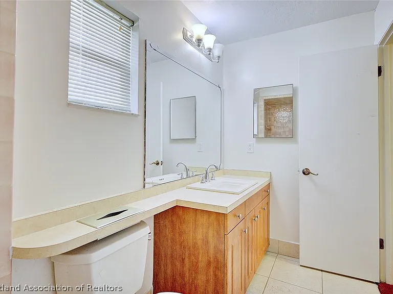 1602 Carrington Ave — Photo 25