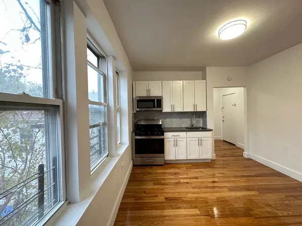 236 Garfield Avenue image 1 of 9