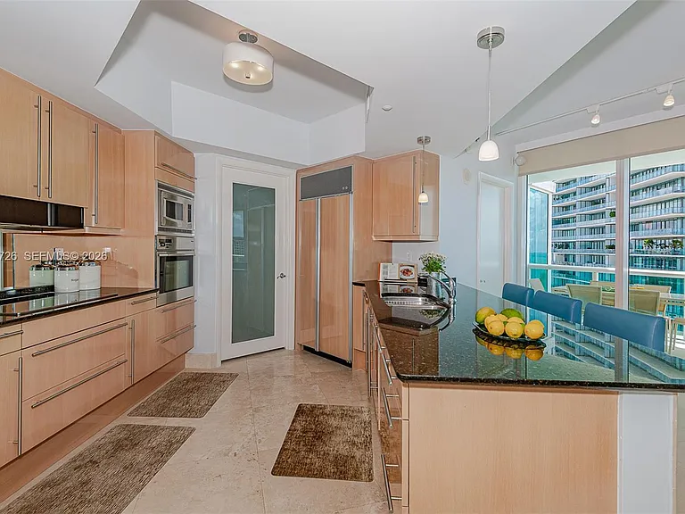 1000 S Pointe Dr #905 — Photo 10