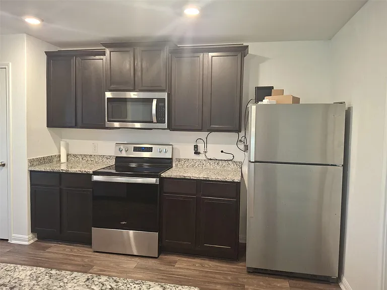 405 Riverdale Dr — Photo 7