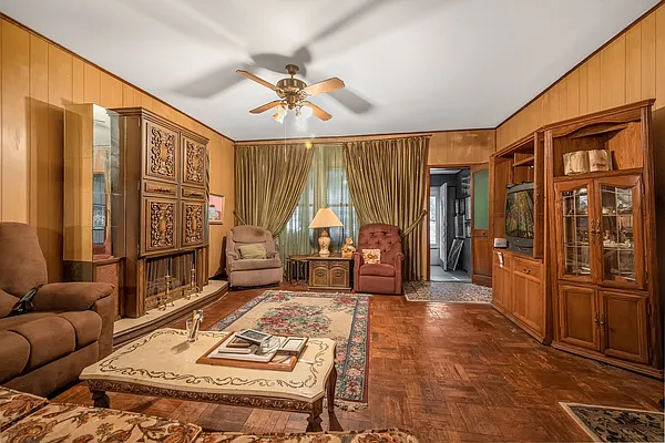 Sold by Behfar Team LLC | media 2