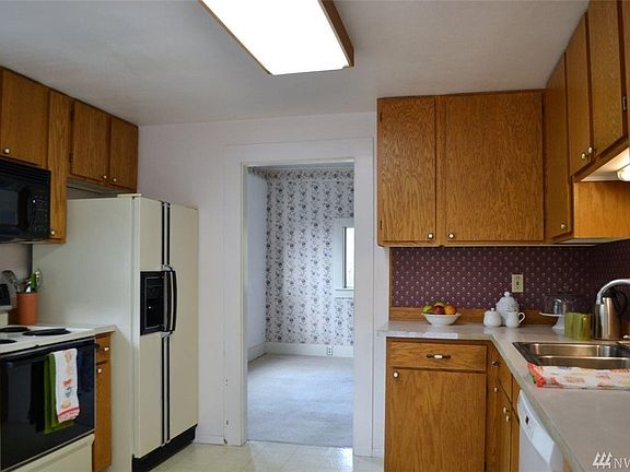 3rd image of 2541 Capitol Blvd S