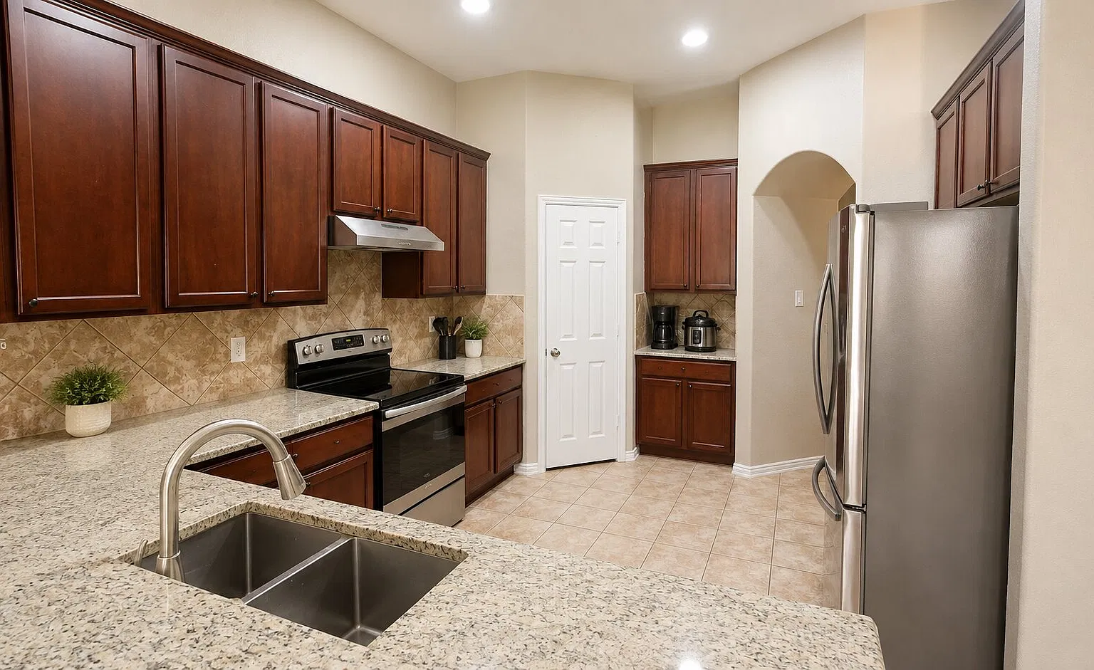 4 bed, 2268 sqft, $2,690 — Photo 4