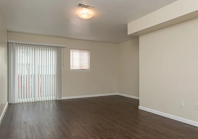 Cedarwood Apartments — Photo 7