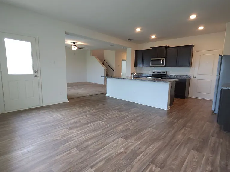 3006 Citron Gdn — Photo 2