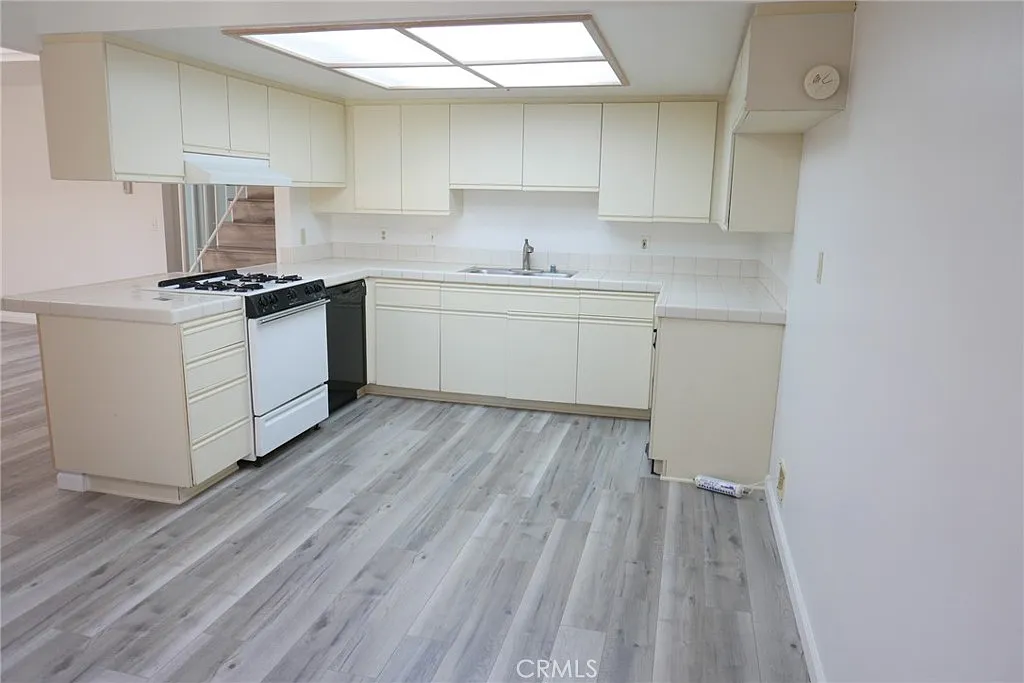 3 bed, 1600 sqft, $3,900 — Photo 1