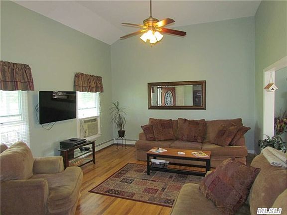 4th image of 71 Crystal Dr