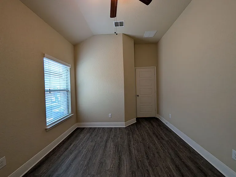 1227 Old FM 306 — Photo 20