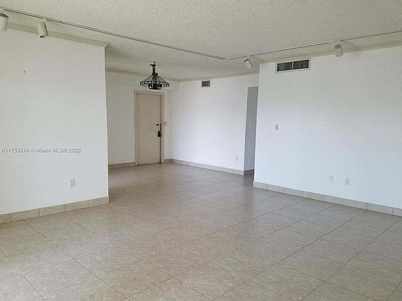 5th image of 3100 NE 49th St APT 1106