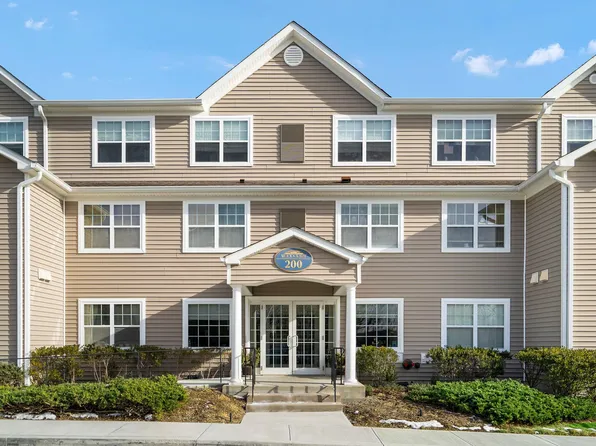 200 Woodcrest Lane #219, Mount Kisco, NY 10549