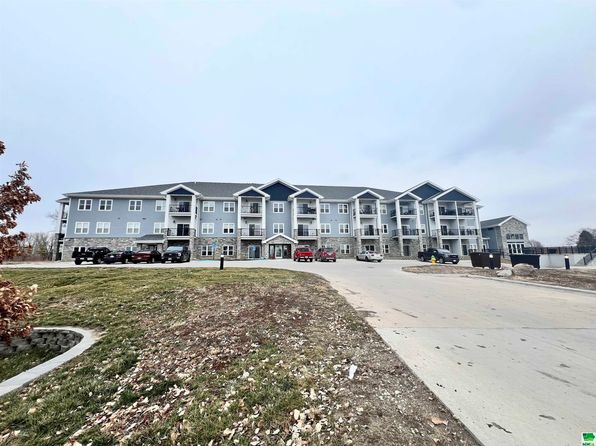 201 Sunrise Park Rd #116, Storm Lake, IA 50588