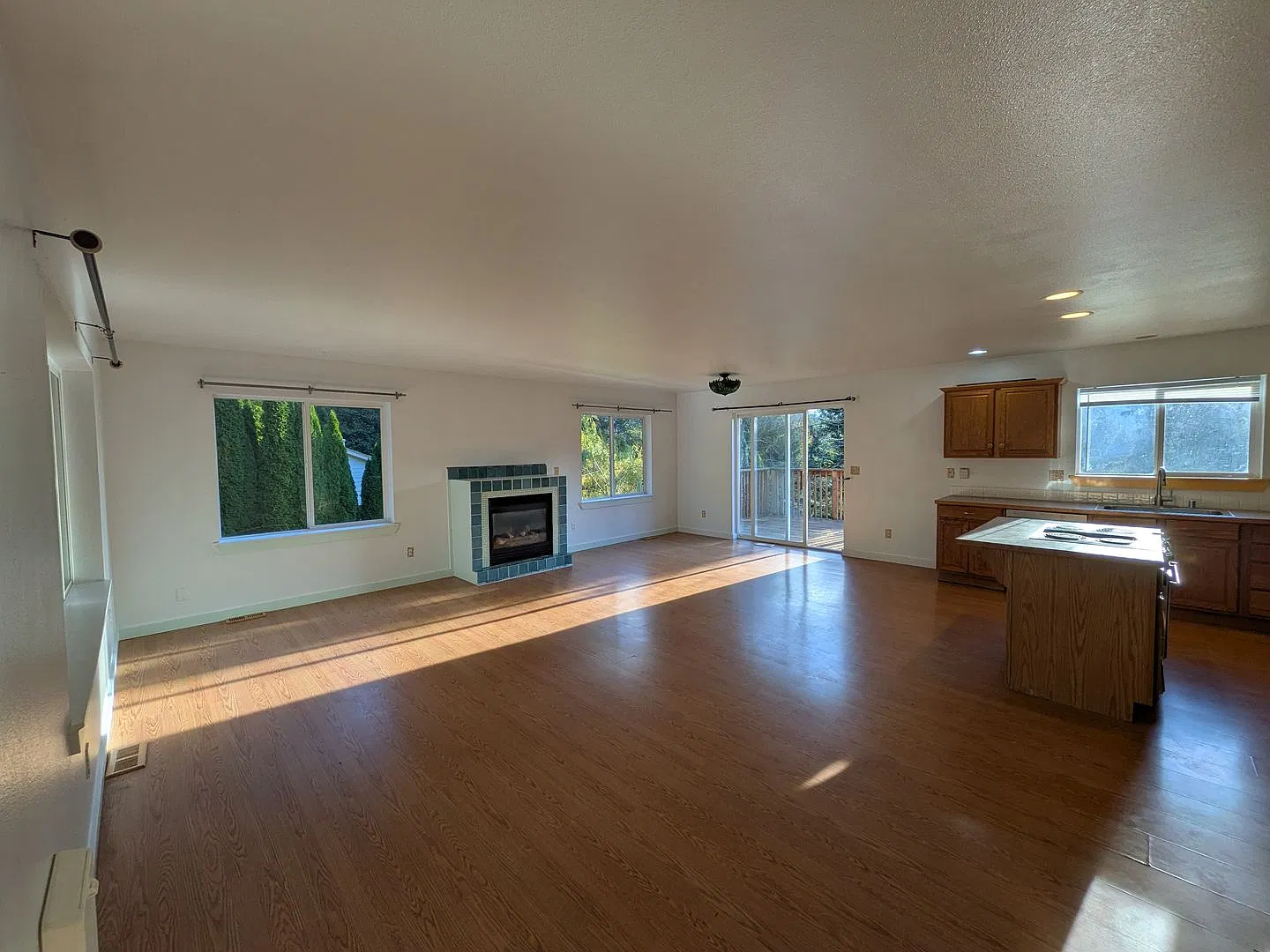 3 Bedroom, 2 Bathroom Single Family Home near Lake Whatcom — Photo 2