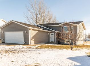 3913 Clark Pl NW, Mandan, ND 58554