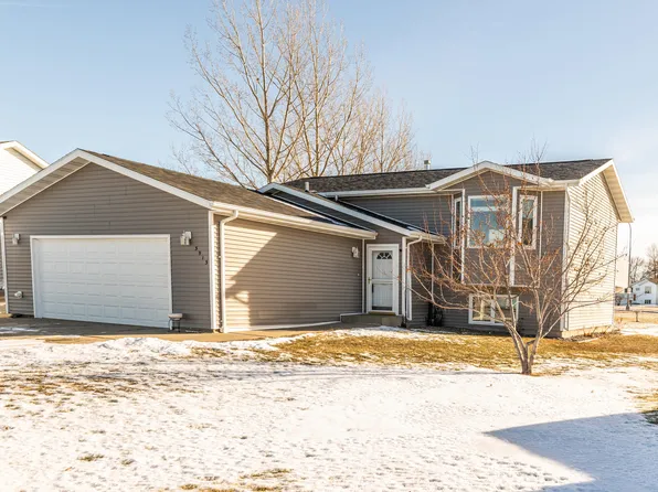 3913 Clark Pl NW, Mandan, ND 58554