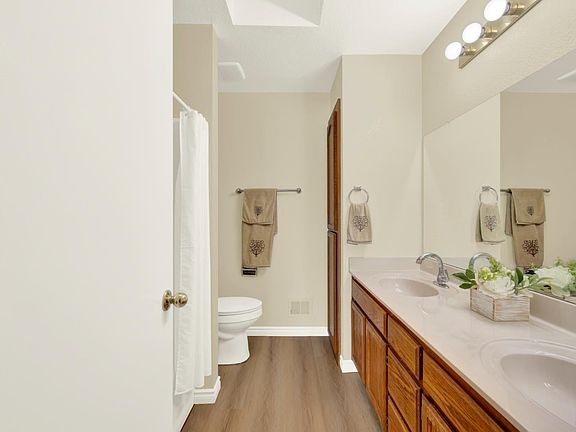 4th image of 329 Ridgecrest Circle