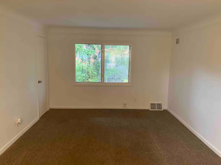 18424 Lake Shore Blvd #5 — Photo 5