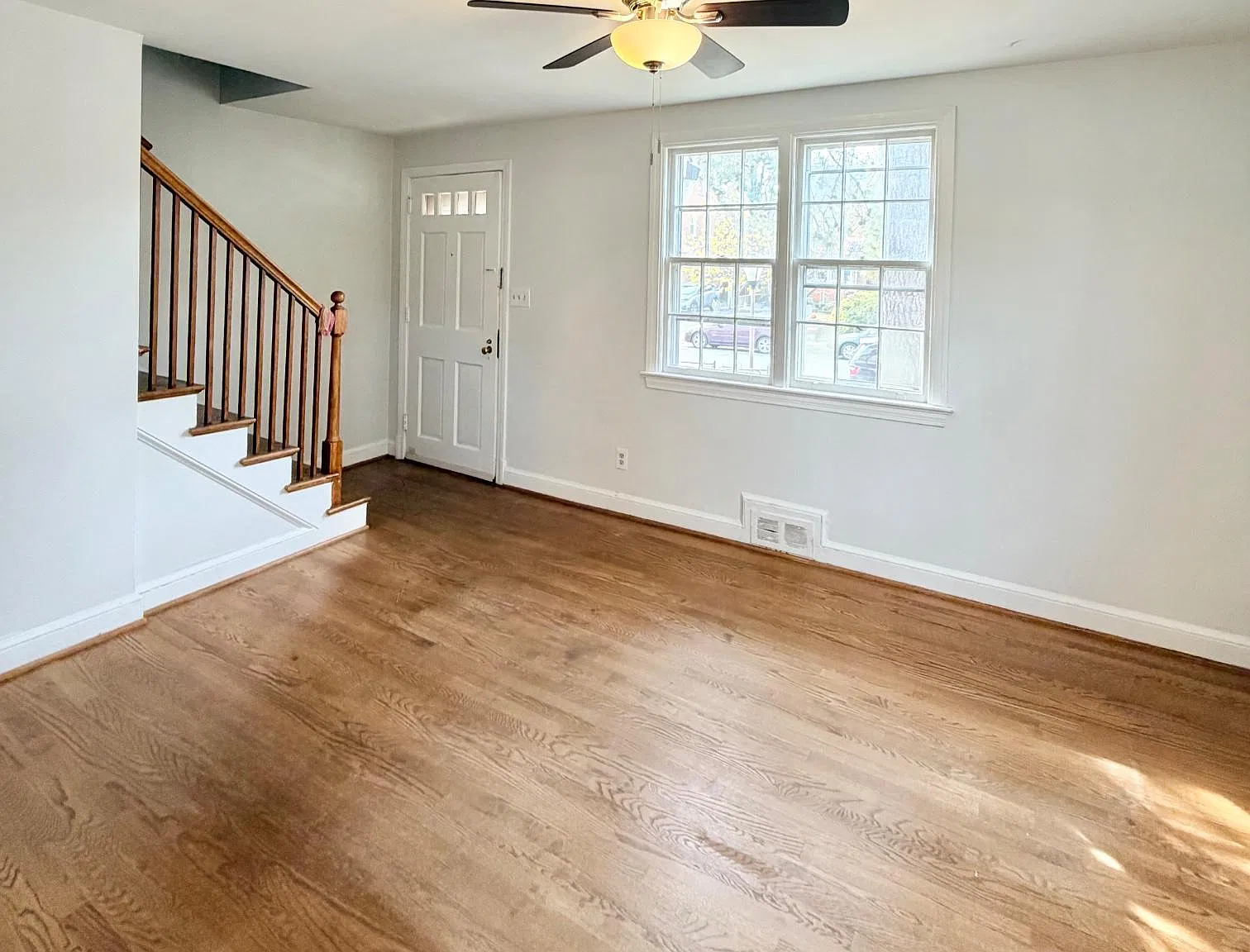 2 bed, 1.0 bath, 910 sqft, $2,650 — Photo 2