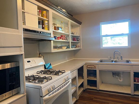 3rd image of 7735 Lawrence Dr