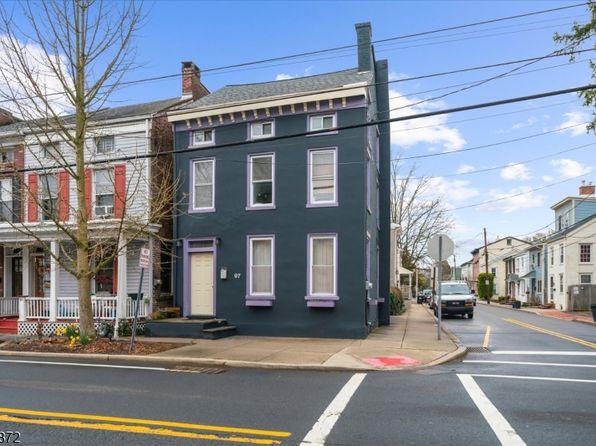 97 N Main St