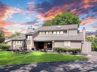 1 Indian Valley Rd, Setauket, NY 11733